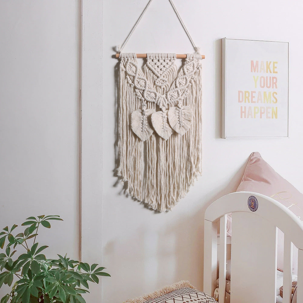 Décoration murale en macramé avec détails artistiques