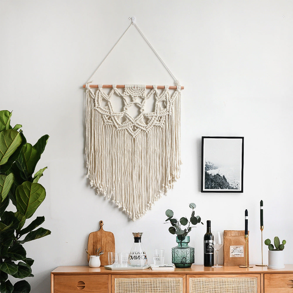 Décoration murale en macramé avec détails artistiques