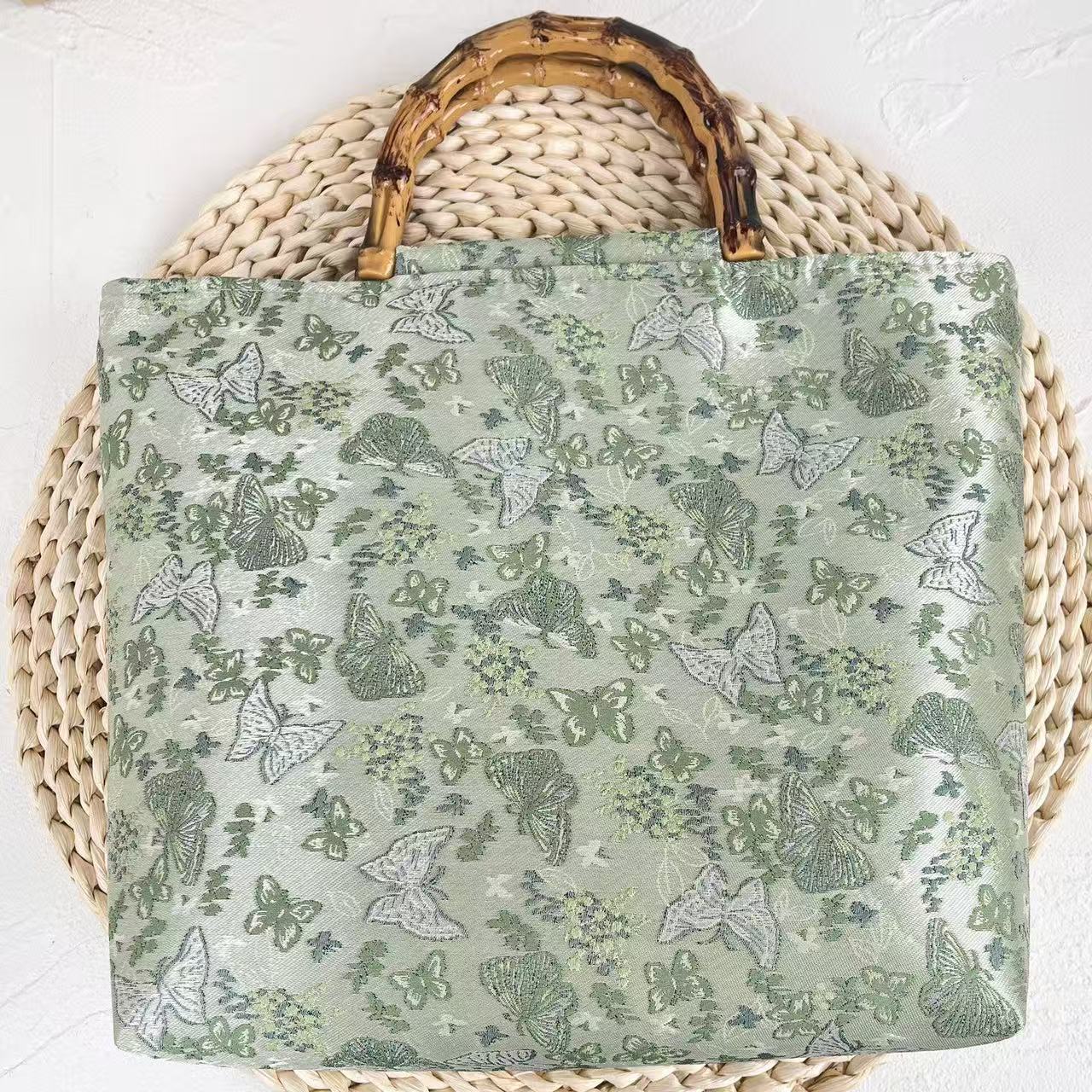 Sac à main élégant avec poignée en bambou