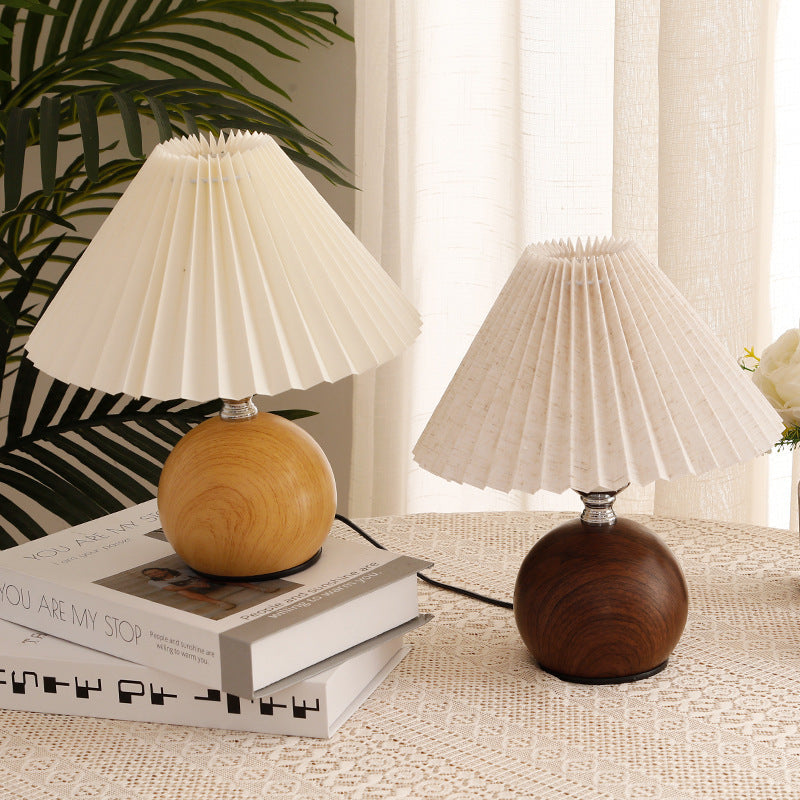 Lampe de Chevet Mid-Century avec Base Ronde en Bois et Abat-Jour en Tissu Plissé