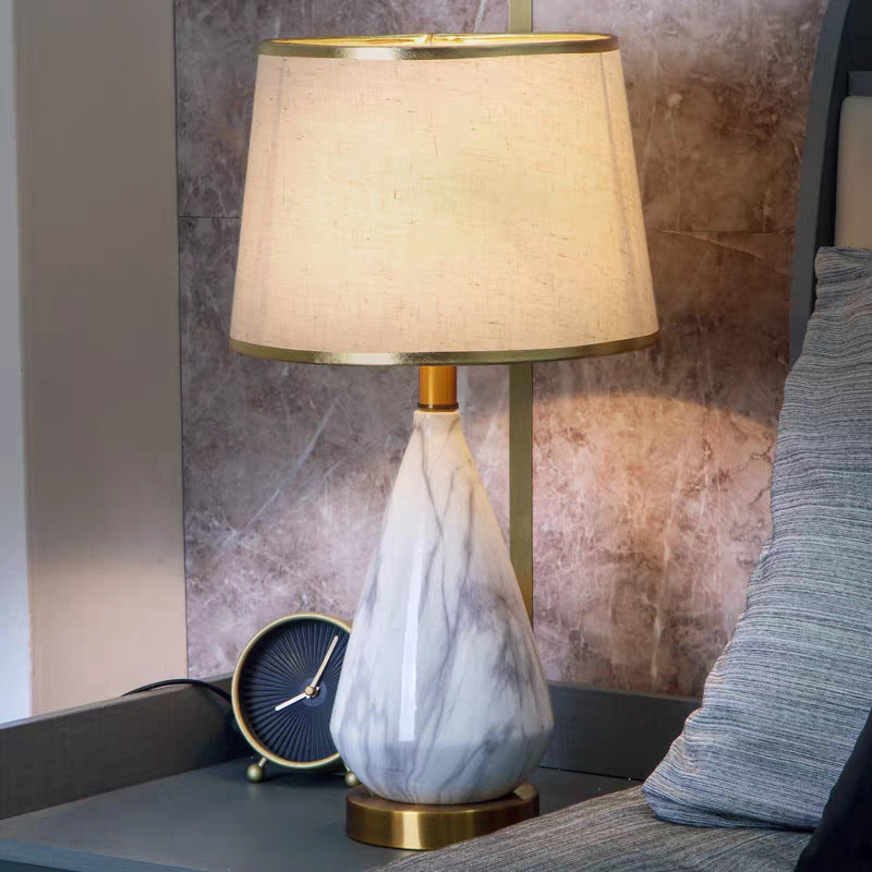 Lampe de table de chevet élégante avec base en marbre