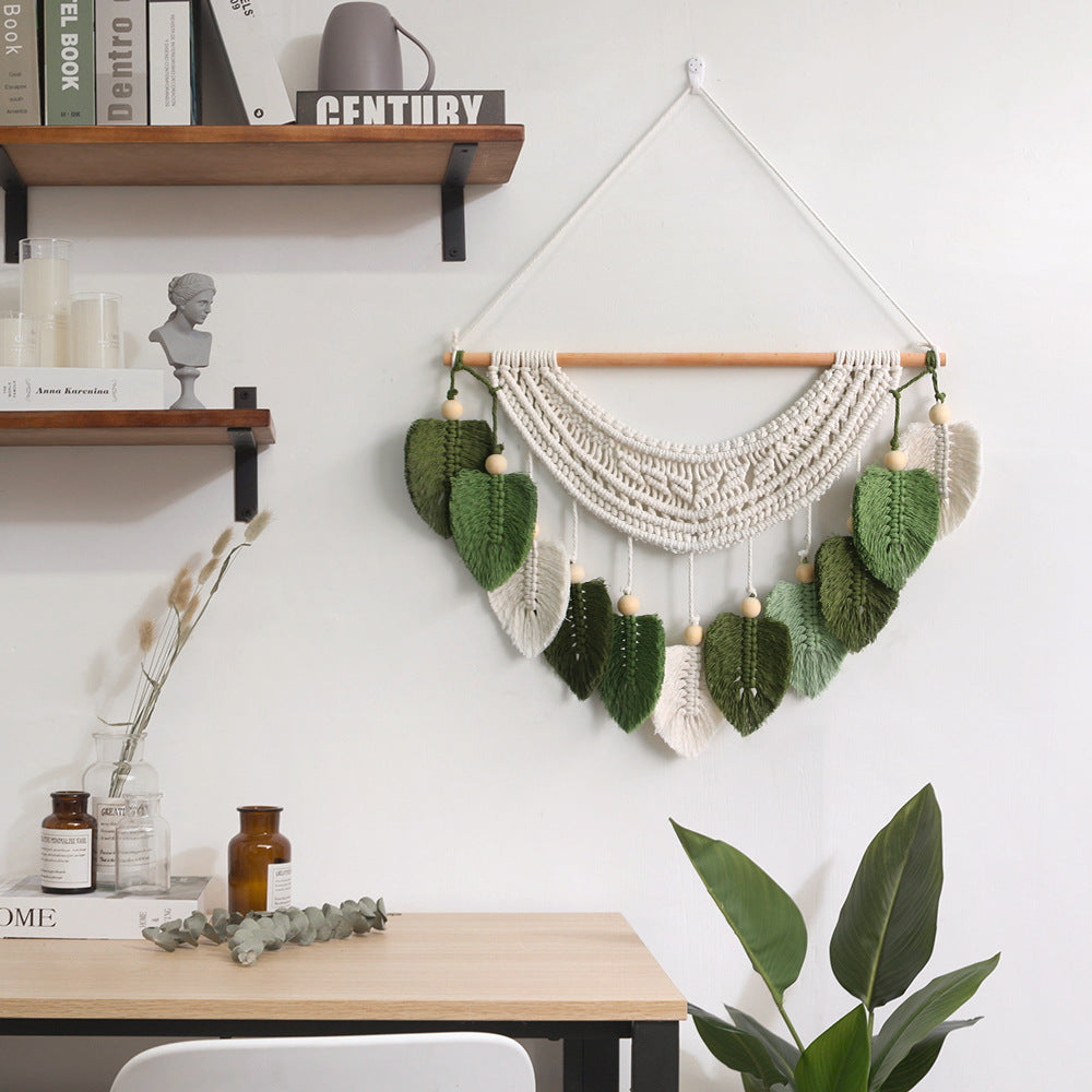 Décoration murale en macramé avec motif feuille