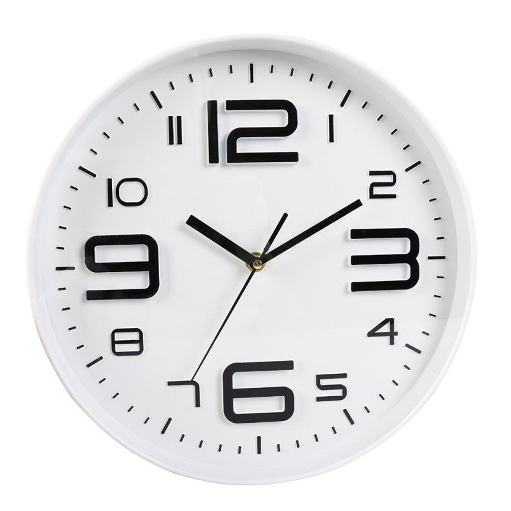 Horloge murale avec grand cadran et design moderne