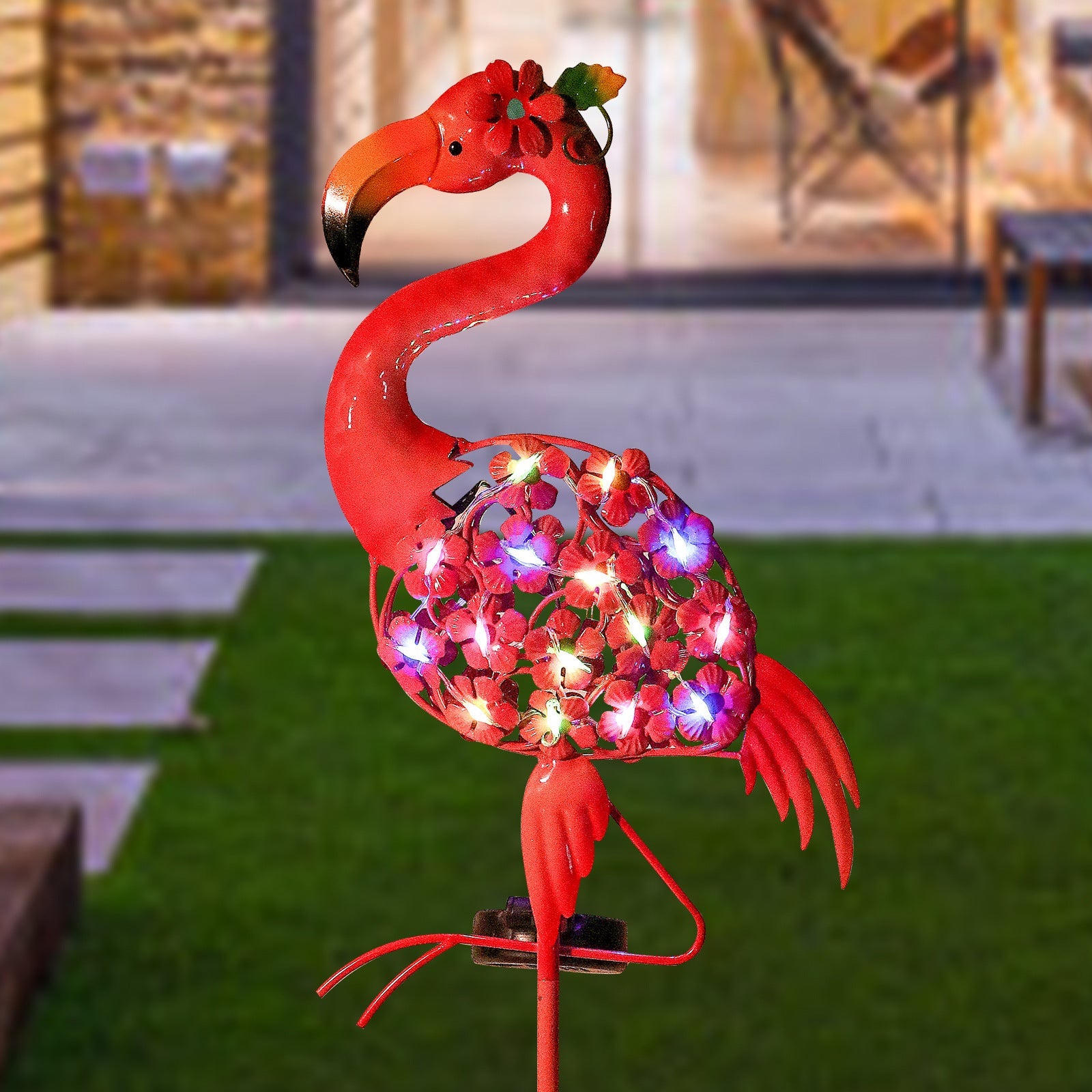 Sculpture décorative en métal de paon sur piquet de jardin avec guirlande lumineuse LED intégrée et piquet extérieur résistant aux intempéries