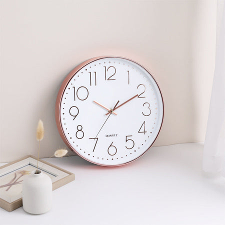 Horloge murale au design minimaliste