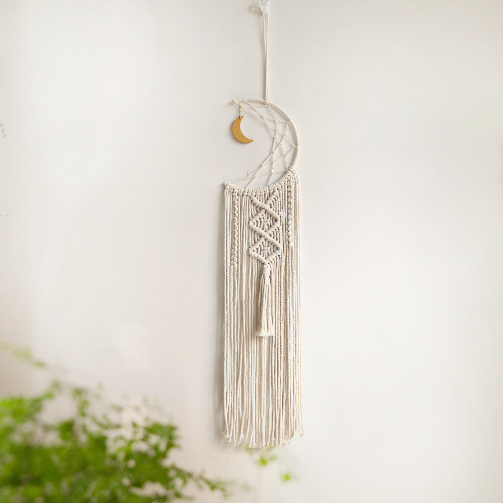 Décoration murale macramé motif lune beige, lune dorée, en matériaux naturels, facile à accrocher