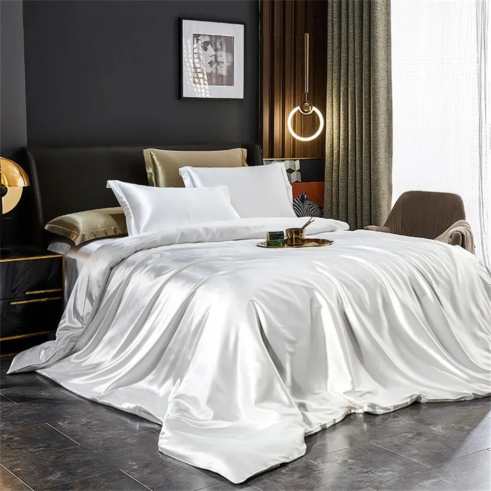 Parure de lit SilkLuxe au toucher ultra doux et élégant.