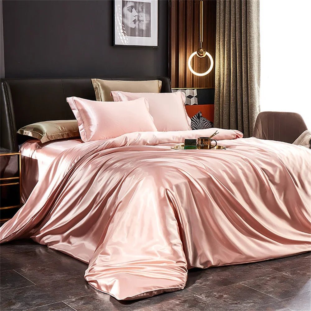 Parure de lit SilkLuxe au toucher ultra doux et élégant.