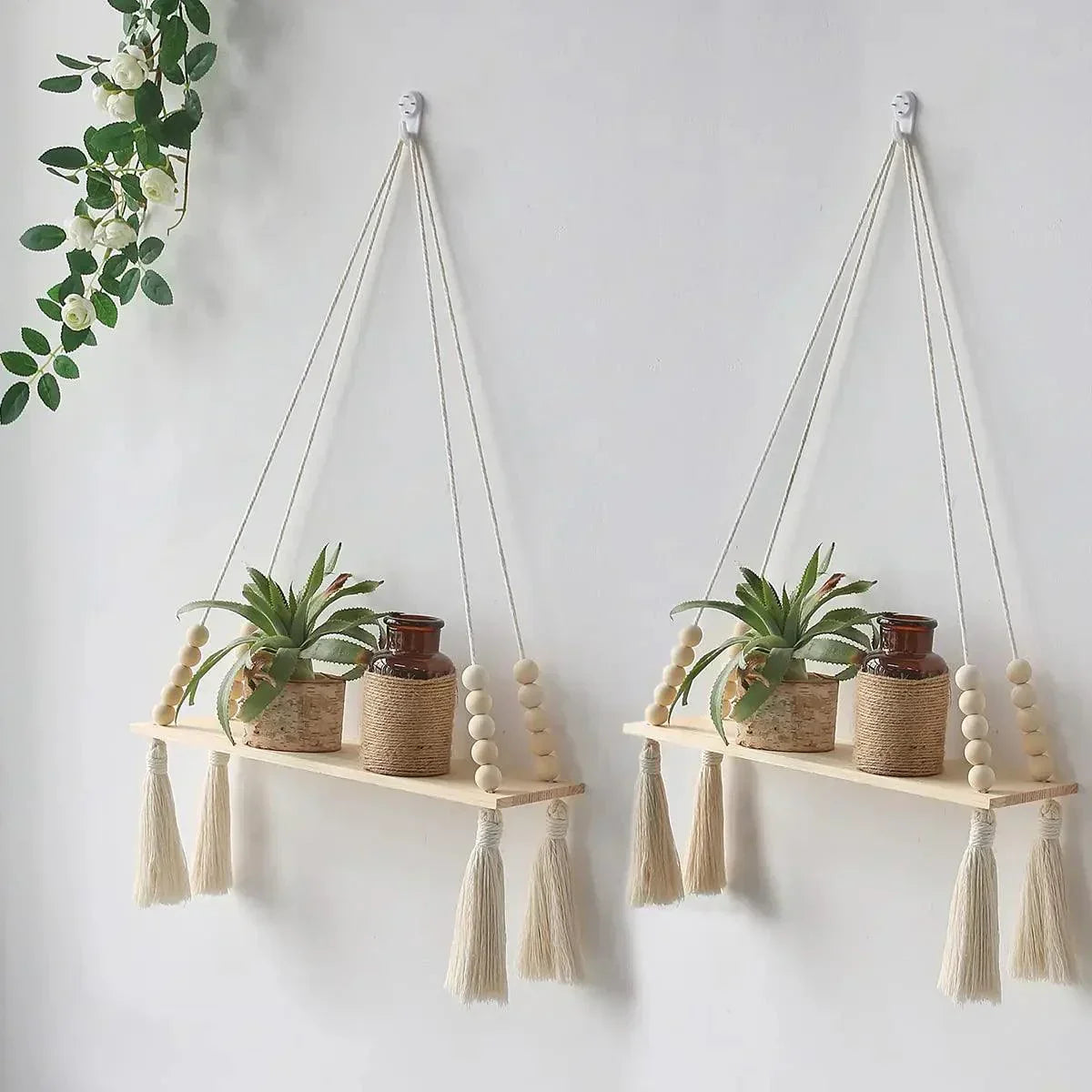 Étagère murale en macramé et bois naturel, présentoir suspendu bohème — étagère flottante 50 cm pour plantes, livres et déco