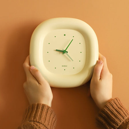 Horloge murale minimaliste au design moderne