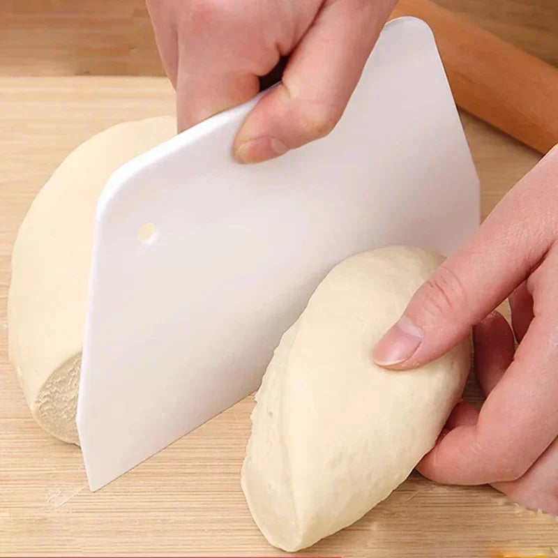 Coupe-pâte polyvalent 13 cm – grattoir à bol en polypropylène pour pâte, fondant, crème et pâtisserie