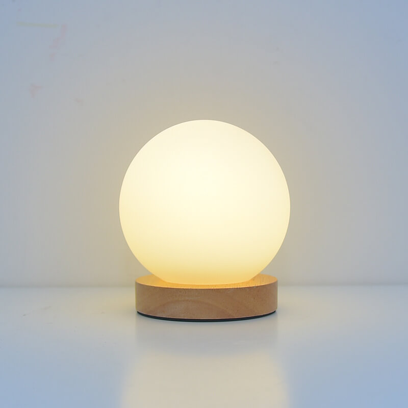 Lampe de table de chevet LED ronde rechargeable par USB NovaGlow dans un style minimaliste moderne