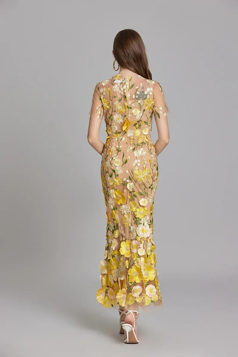 Robe Primrose avec bouquet de fleurs