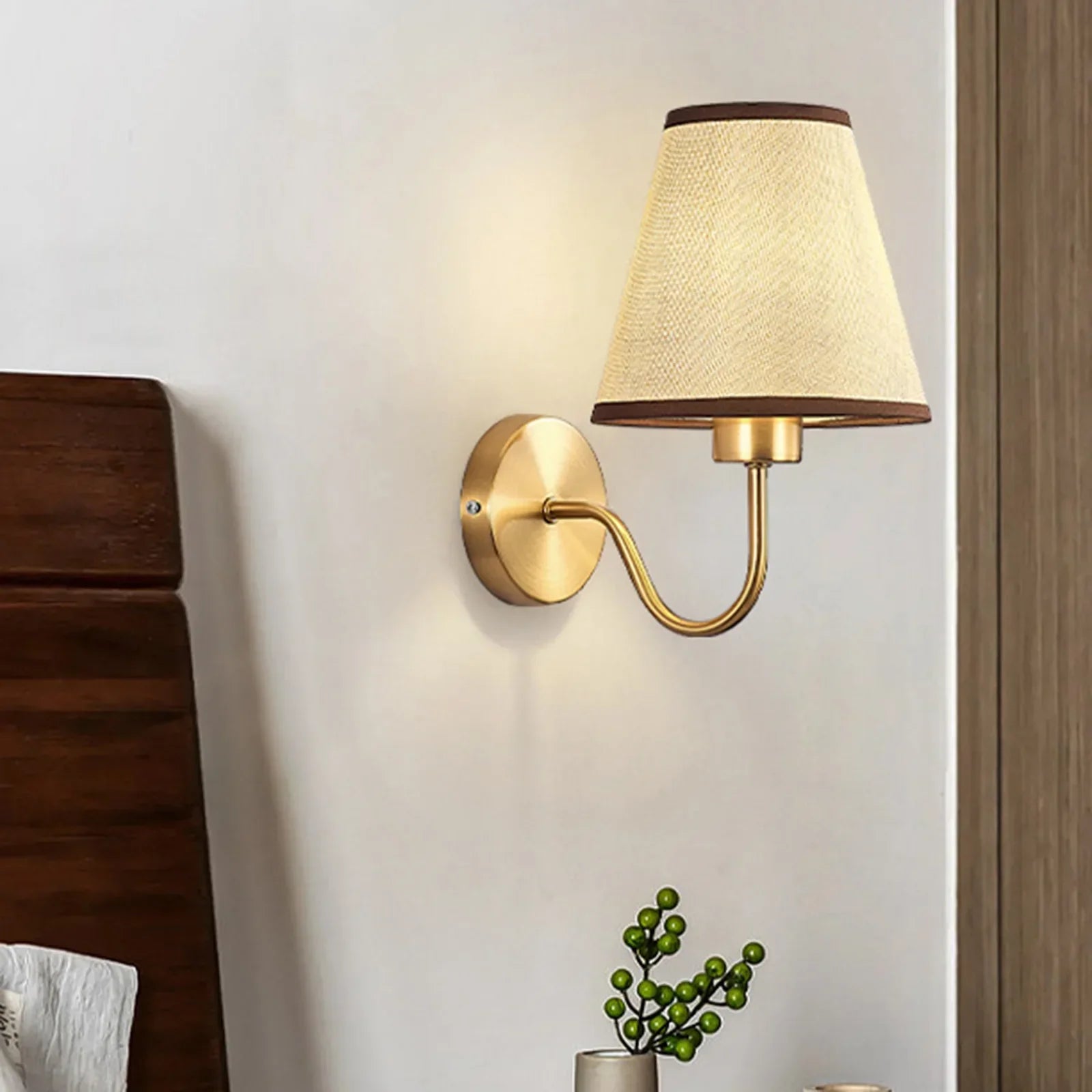 Applique murale moderne | Or brossé avec abat-jour en tissu