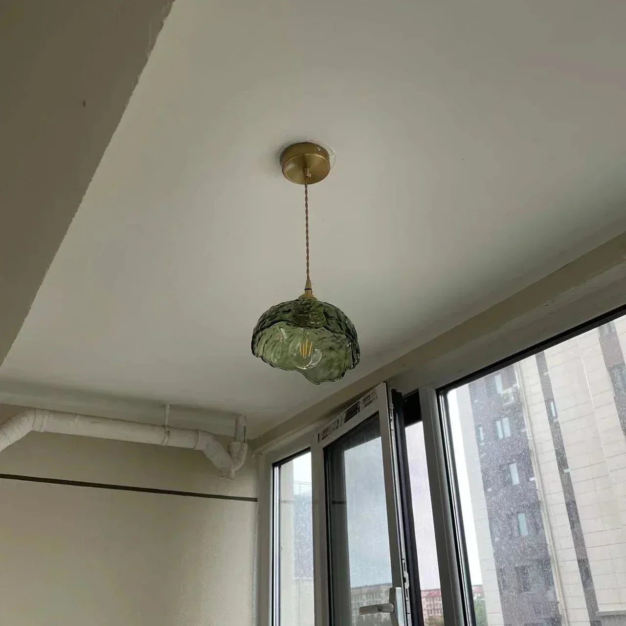 Lampe suspendue en verre vert | Luminaire en laiton ondulé
