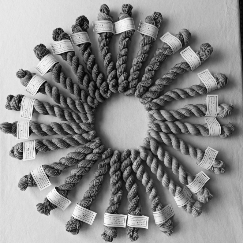 WoolMagic – Calendrier de l'Avent avec 24 surprises en laine – Pour les amateurs de tricot et de crochet