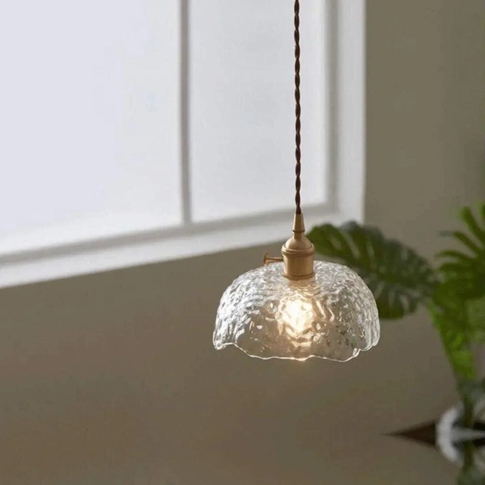 Lampe suspendue en verre vert | Luminaire en laiton ondulé