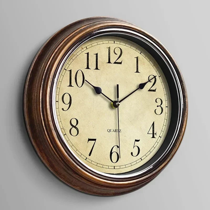 Horloge murale classique avec de grands chiffres faciles à lire