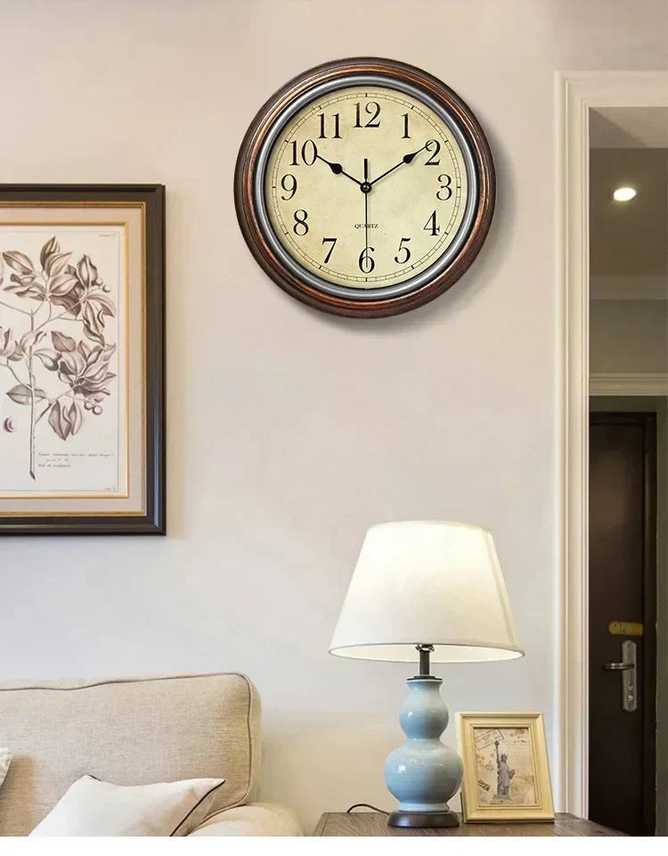 Horloge murale classique avec de grands chiffres faciles à lire