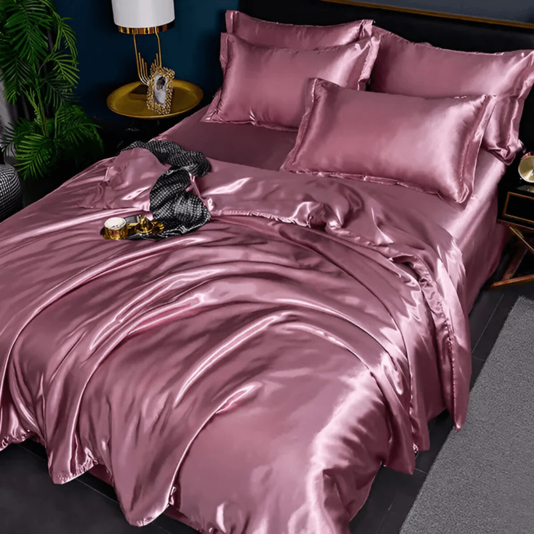Parure de lit luxueuse en polyester pour un confort toutes saisons.