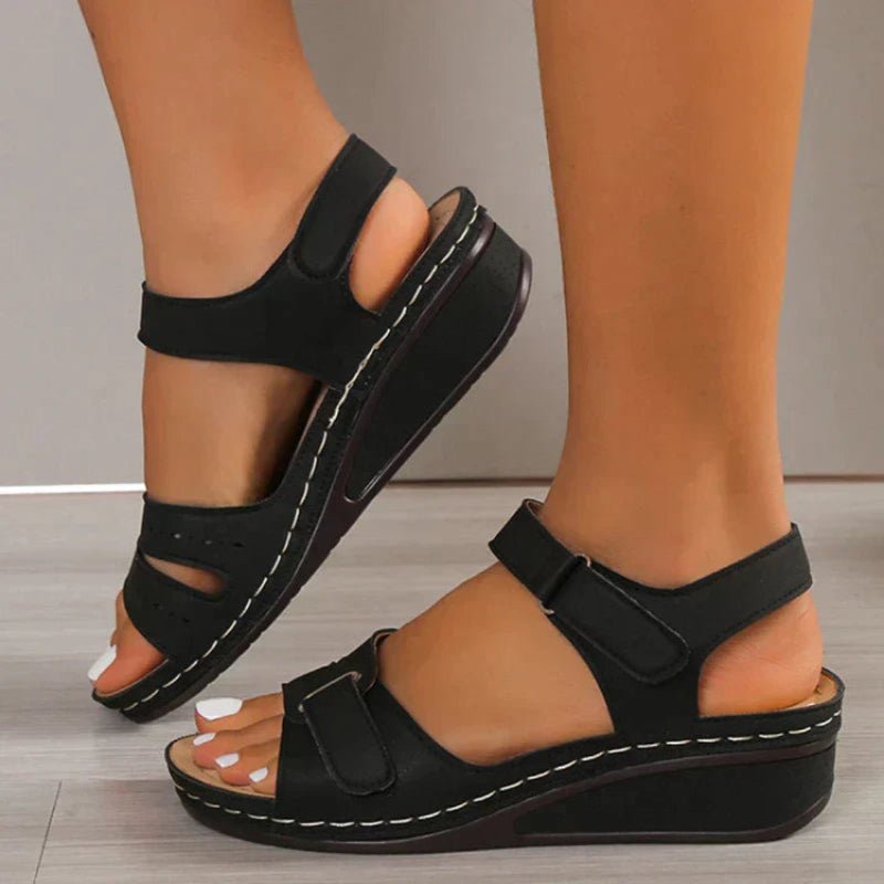 Sandales rouges ajustables pour femmes en cuir écologique