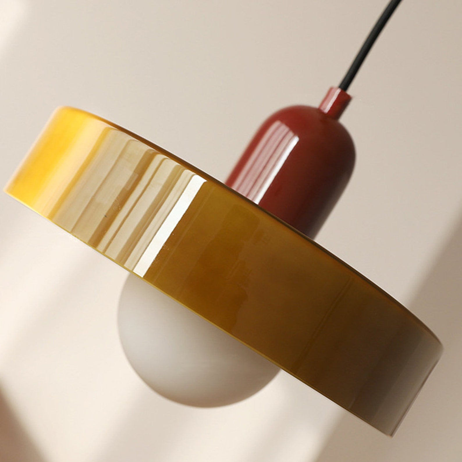 Suspension Bauhaus en Verre Coloré