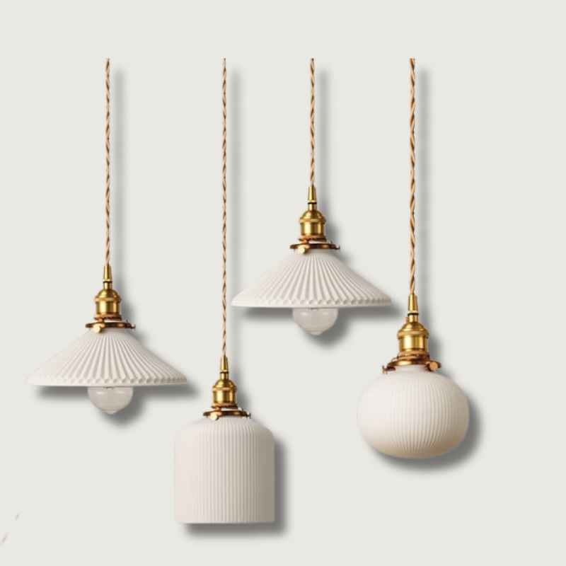 Lampe suspendue en céramique | Abat-jour blanc nervuré avec fixations en laiton