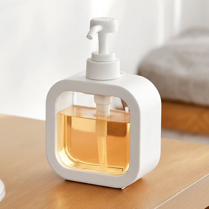 Distributeur de savon minimaliste avec une esthétique nordique épurée