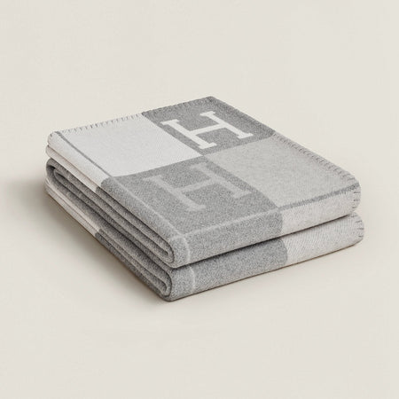 Plaid en laine et cachemire gris plié
