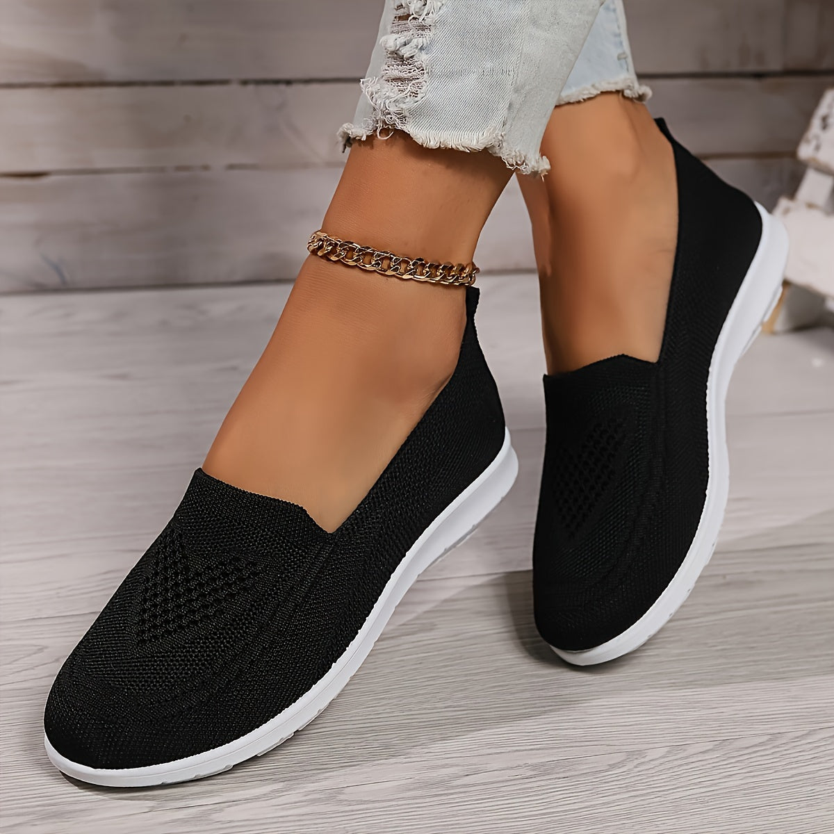Gros plan sur la maille respirante des chaussures Carla