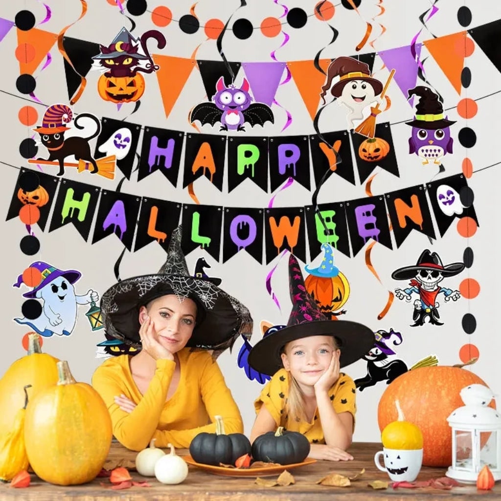 Décorations de fête d'Halloween et ensemble extérieur avec guirlande de bannières et tourbillons suspendus pour décoration murale