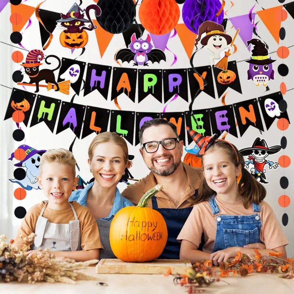 Décorations de fête d'Halloween et ensemble extérieur avec guirlande de bannières et tourbillons suspendus pour décoration murale