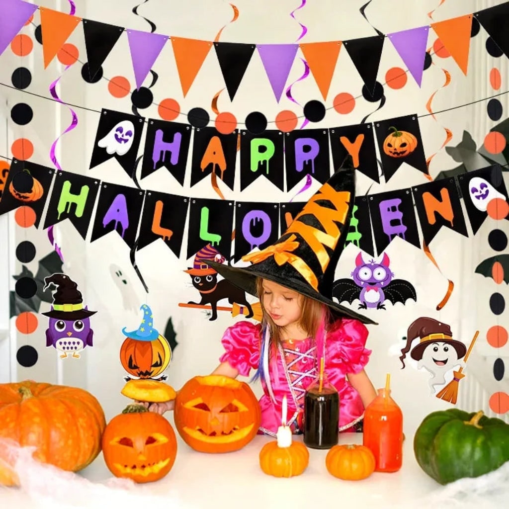 Décorations de fête d'Halloween et ensemble extérieur avec guirlande de bannières et tourbillons suspendus pour décoration murale