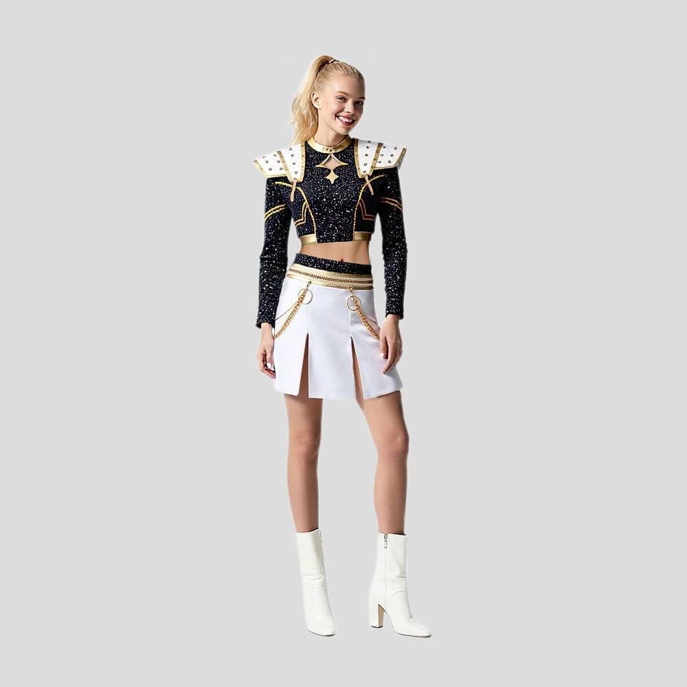 Costume de pom-pom girl zombie pour Halloween avec haut court noir scintillant, jupe plissée blanche et perruque assortie