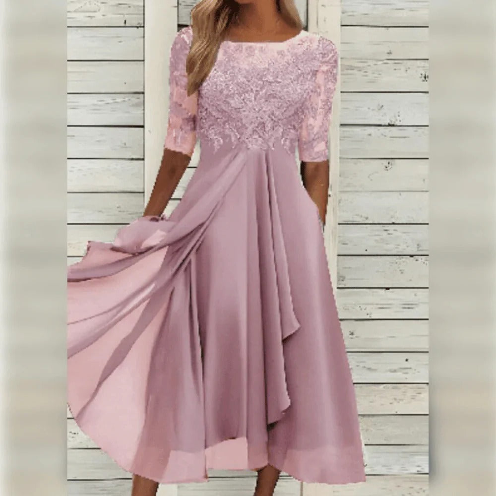 Vue de face de la robe midi élégante