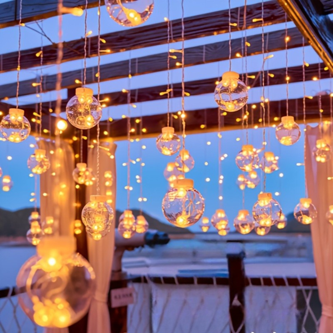Guirlandes lumineuses avec globes suspendus