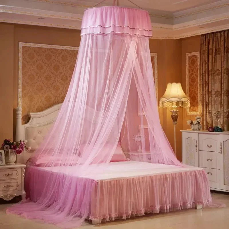 Moustiquaire en forme de dôme élégante avec décor de papillons lumineux