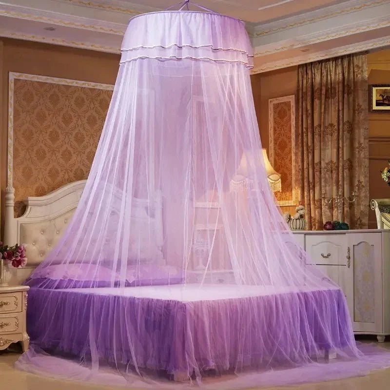 Moustiquaire en forme de dôme élégante avec décor de papillons lumineux
