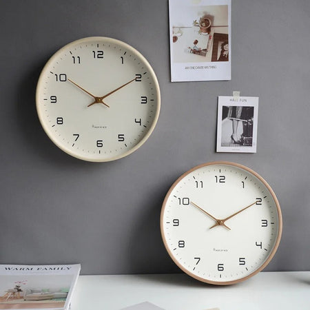 Horloge murale minimaliste | Métal et résine