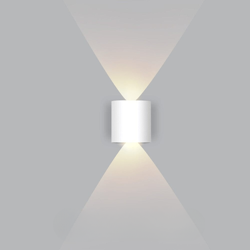 Applique murale LED d'extérieur moderne – économe en énergie et résistante aux intempéries.
