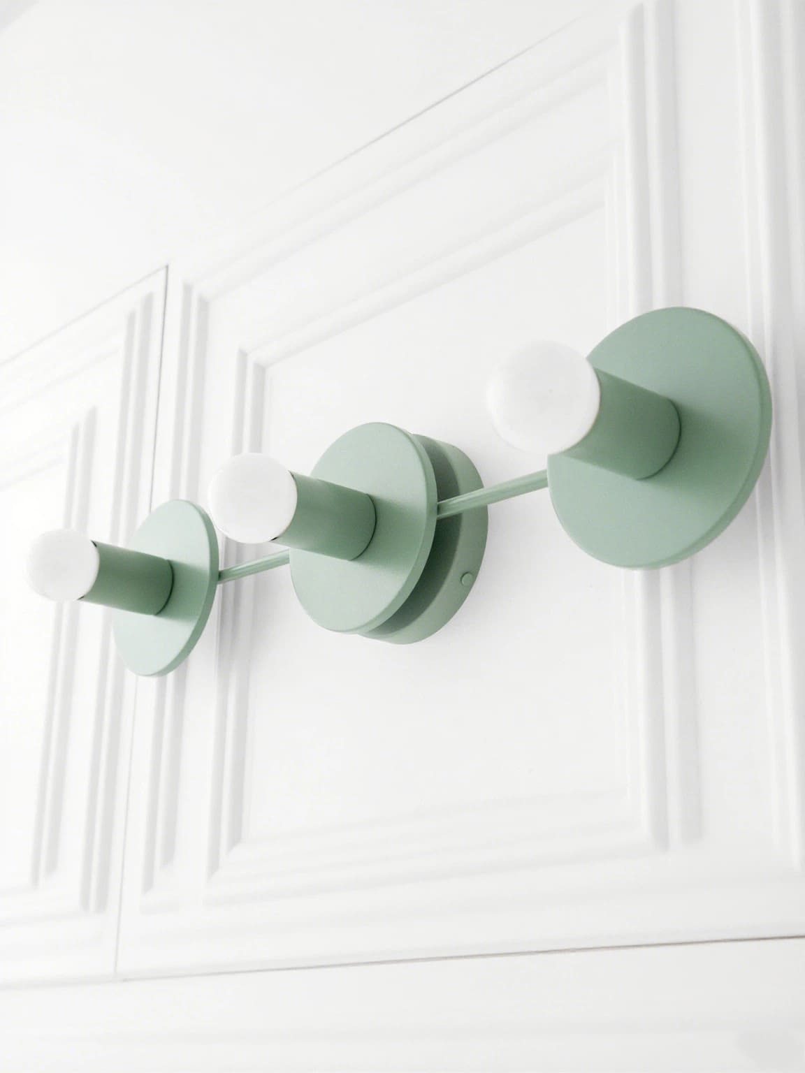 Applique de salle de bain minimaliste à trois points lumineux - Disponible en plusieurs coloris
