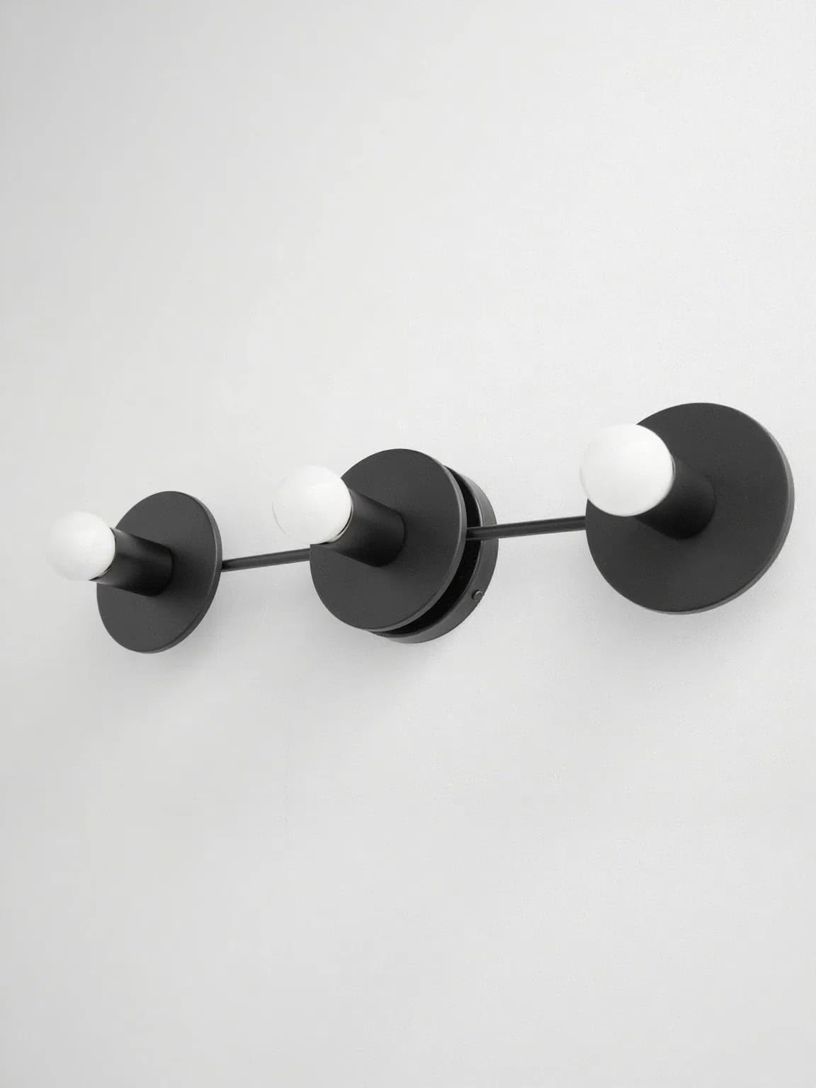 Applique de salle de bain minimaliste à trois points lumineux - Disponible en plusieurs coloris