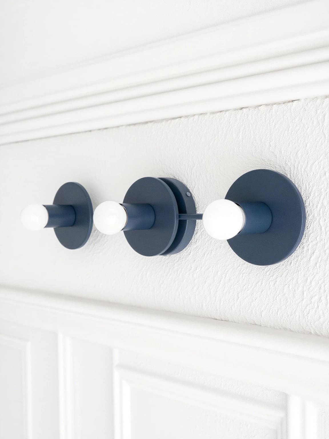 Applique de salle de bain minimaliste à trois points lumineux - Disponible en plusieurs coloris