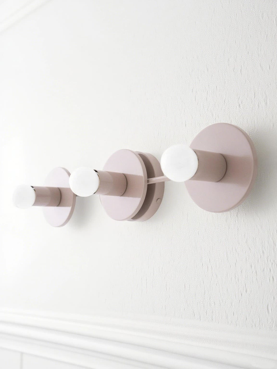 Applique de salle de bain minimaliste à trois points lumineux - Disponible en plusieurs coloris