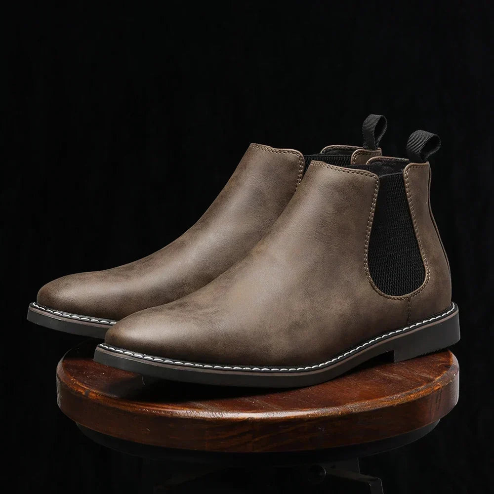 Boots Chelsea homme à panneaux élastiques latéraux et languette arrière, semelle à coutures contrastées, 3 coloris ou lo