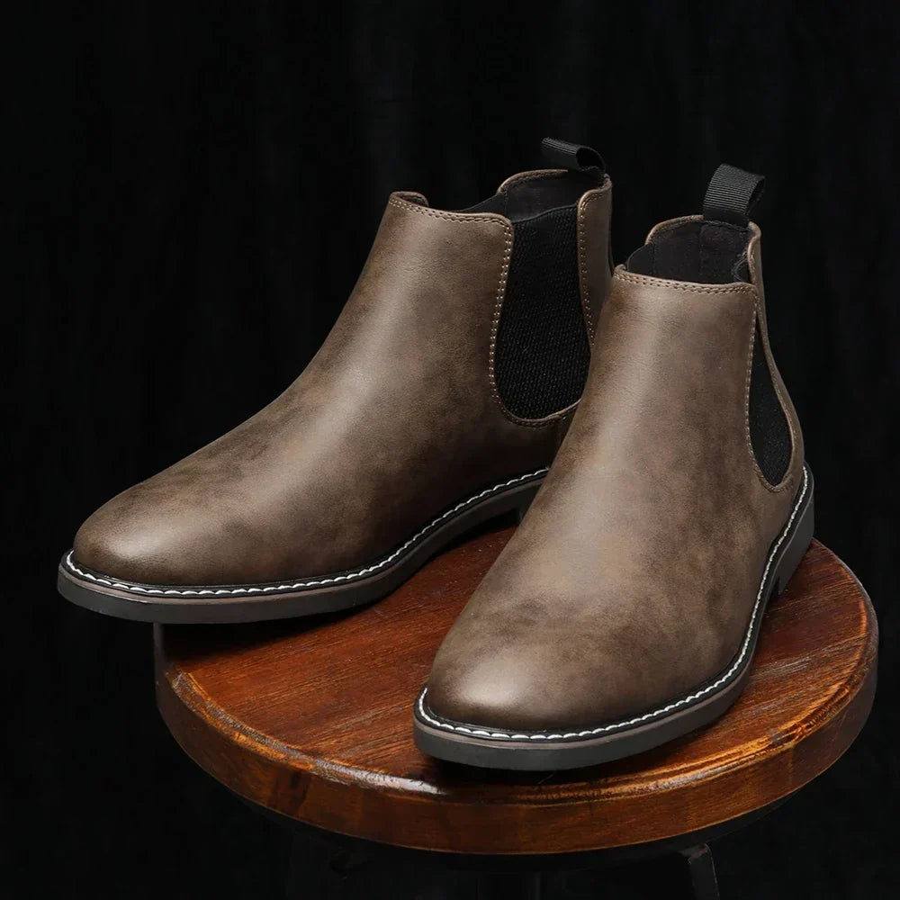 Boots Chelsea homme à panneaux élastiques latéraux et languette arrière, semelle à coutures contrastées, 3 coloris ou lo