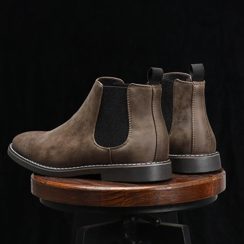 Boots Chelsea homme à panneaux élastiques latéraux et languette arrière, semelle à coutures contrastées, 3 coloris ou lo