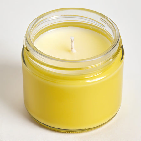Bougie à la citronnelle en cire de soja NARSAGO — pot jaune vif au design minimaliste
