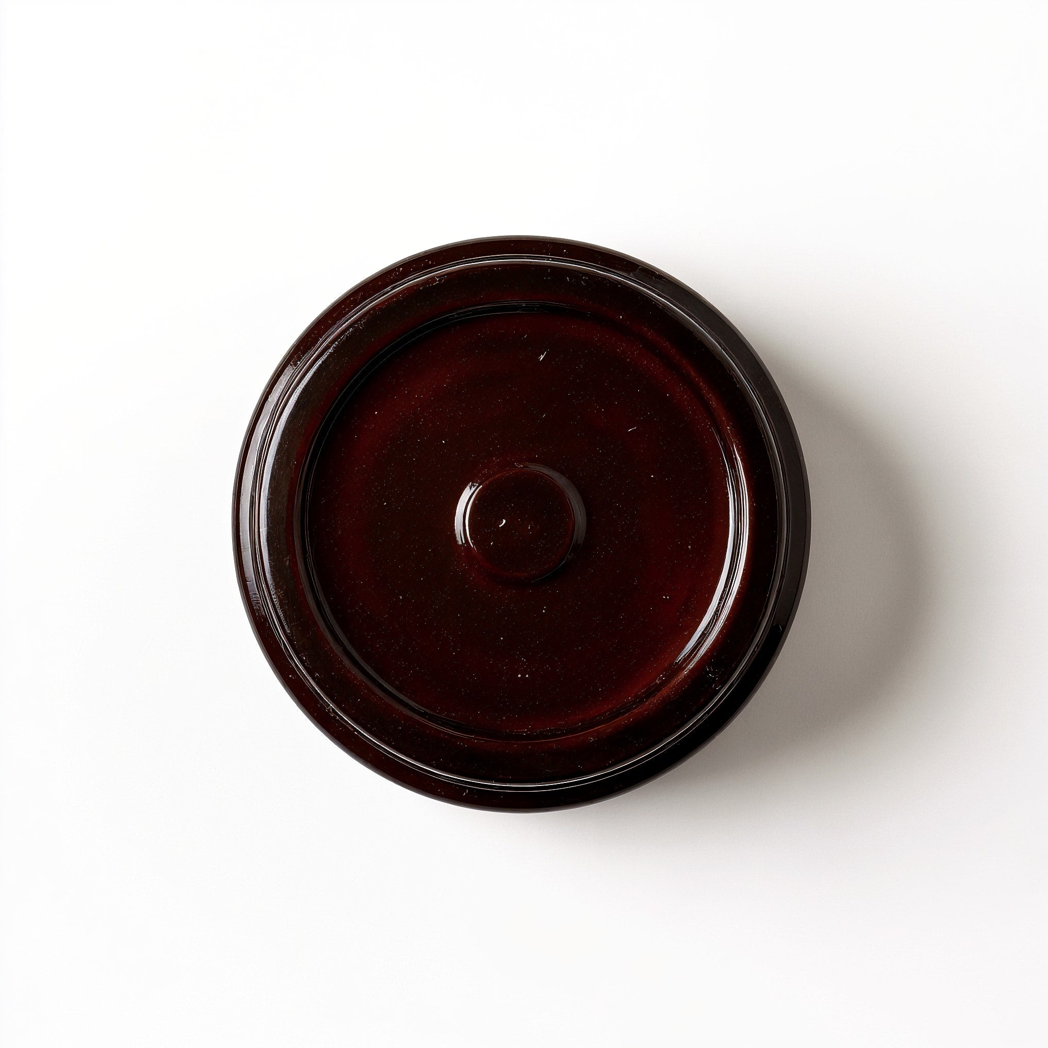 Bougie en cire de soja Cèdre Musc NARSAGO — Pot marron foncé avec texture en relief