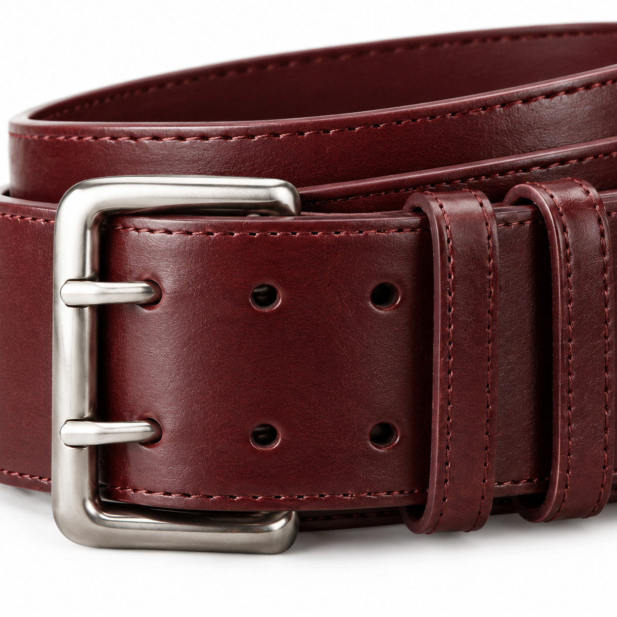 Ceinture bordeaux avec boucle argentée en cuir végétal